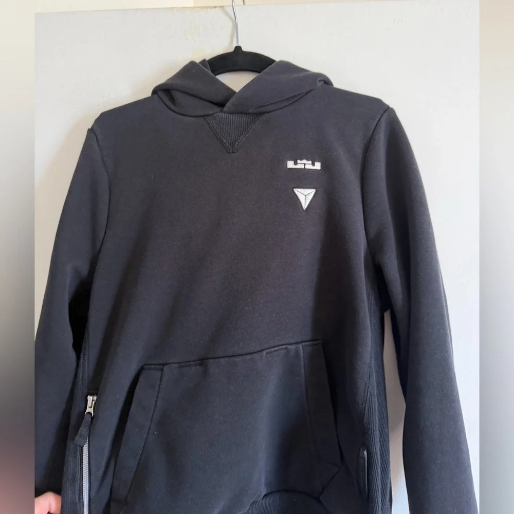 Nike LeBron James ‘King’ Kids Black Po Hoodie Sweater size Medium EUC - Picture 13 of 16